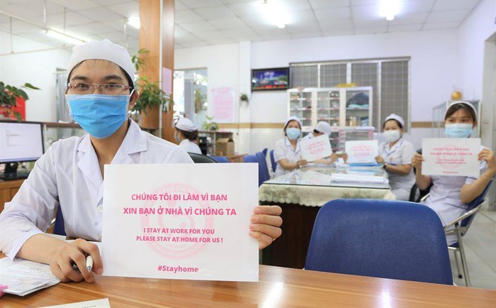 Những thông điệp chống dịch COVID-19 đầy tâm huyết của những 'chiến sĩ' ngành y
