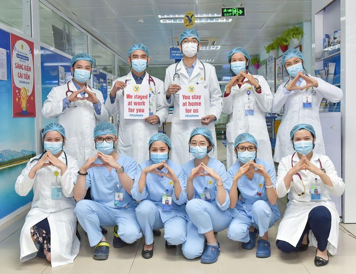 Những thông điệp chống dịch COVID-19 đầy tâm huyết của những 'chiến sĩ' ngành y