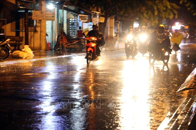 Từ đêm 23-3, Bắc Bộ và Trung Bộ có mưa dông, khả năng xảy ra mưa đá