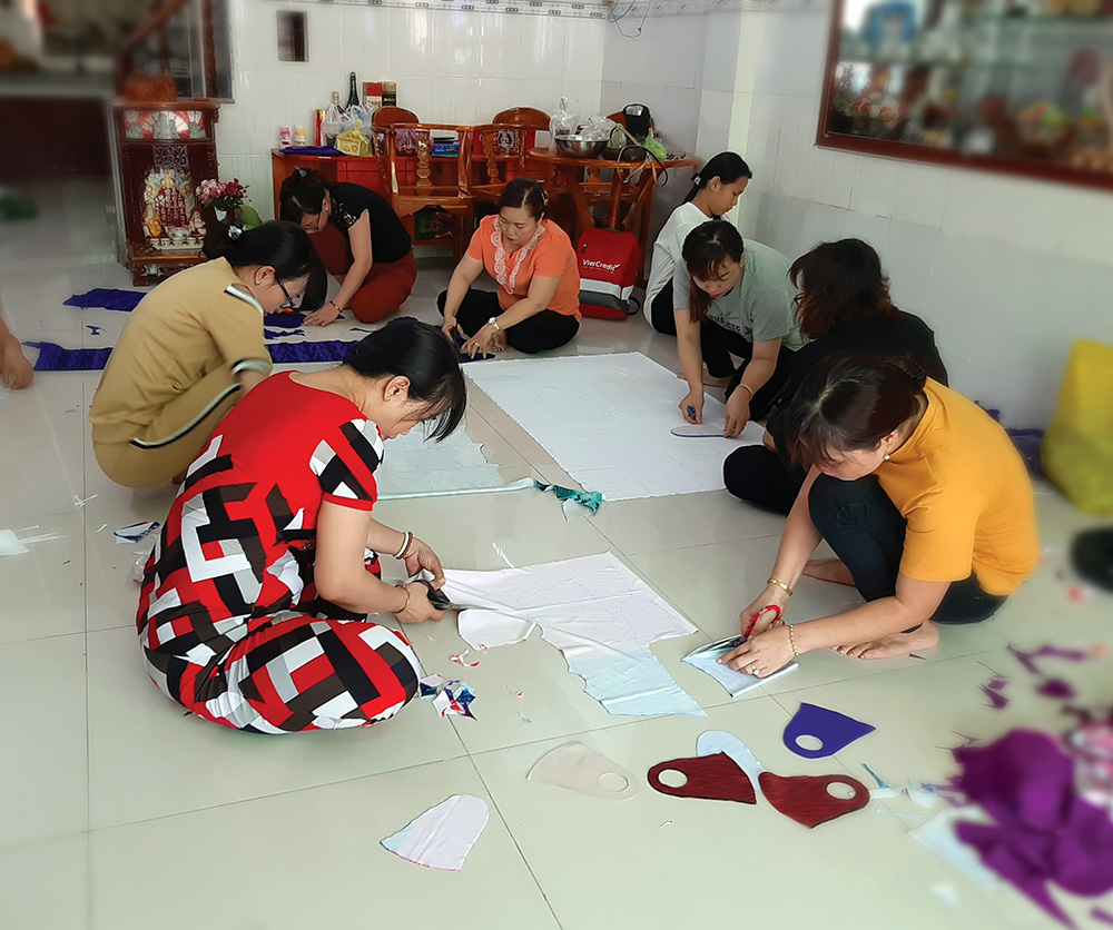 Những chiếc khẩu trang vải… miễn phí
