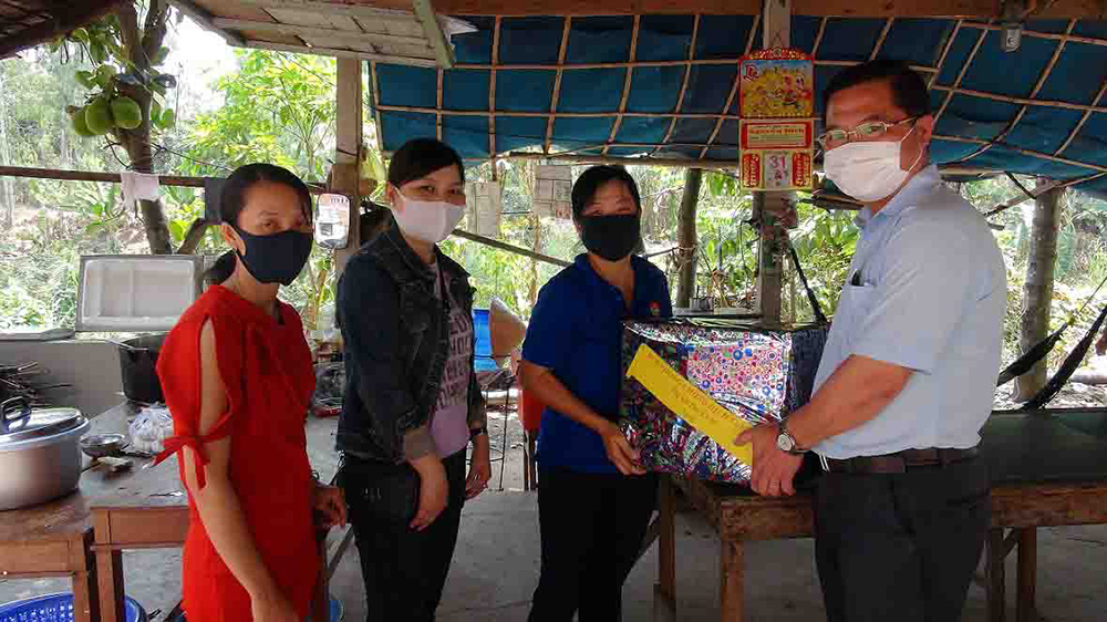 Thăm các đơn vị làm nhiệm vụ phòng, chống dịch bệnh Covid-19 trên tuyến biên giới Thăm các đơn vị làm nhiệm vụ phòng, chống dịch bệnh Covid- 19 trên tuyến biên giới