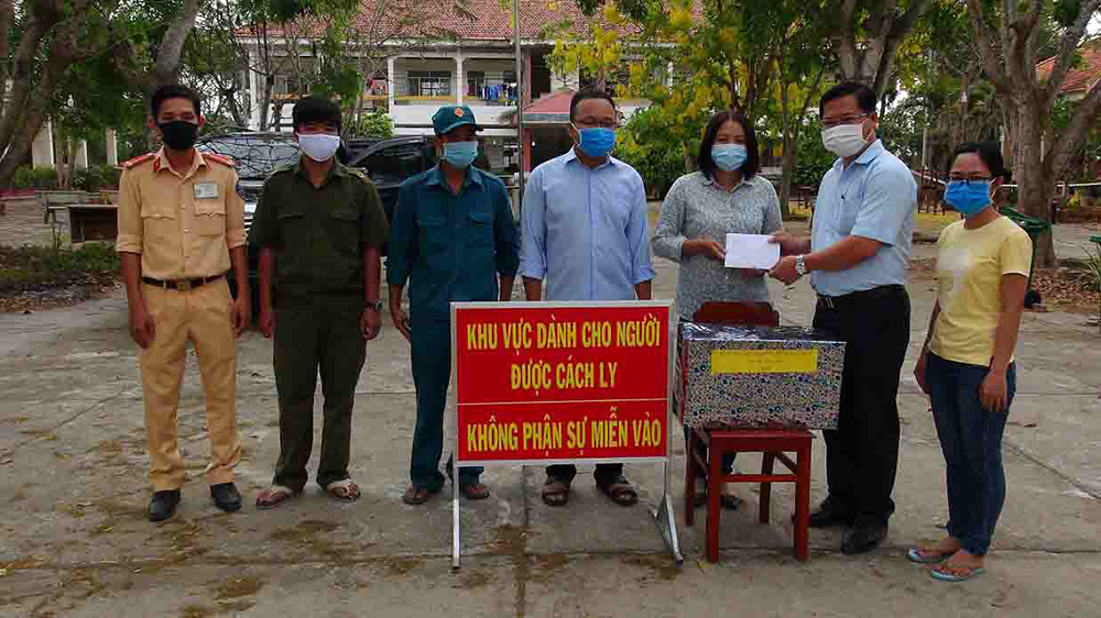 Thăm các đơn vị làm nhiệm vụ phòng, chống dịch bệnh Covid-19 trên tuyến biên giới Thăm các đơn vị làm nhiệm vụ phòng, chống dịch bệnh Covid- 19 trên tuyến biên giới