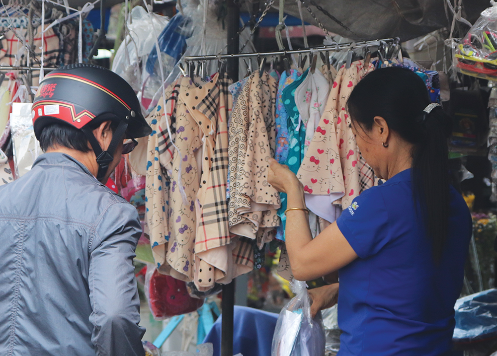 Xung quanh chiếc khẩu trang mùa dịch bệnh Covid-19 Xung quanh chiếc khẩu trang mùa dịch bệnh Covid-19