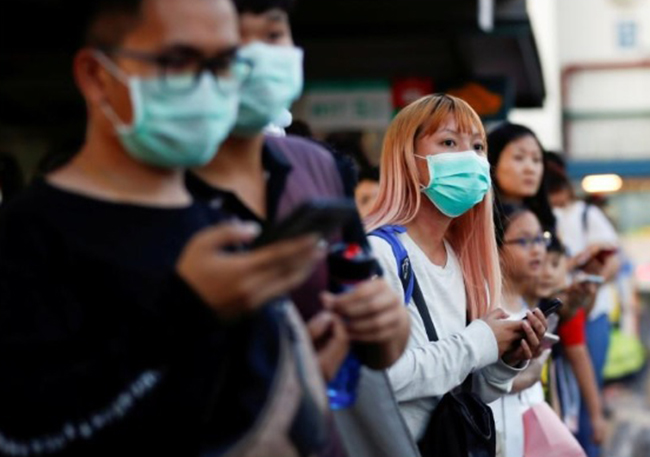 Ngồi tù vì đứng quá gần người khác ở nơi công cộng Singapore