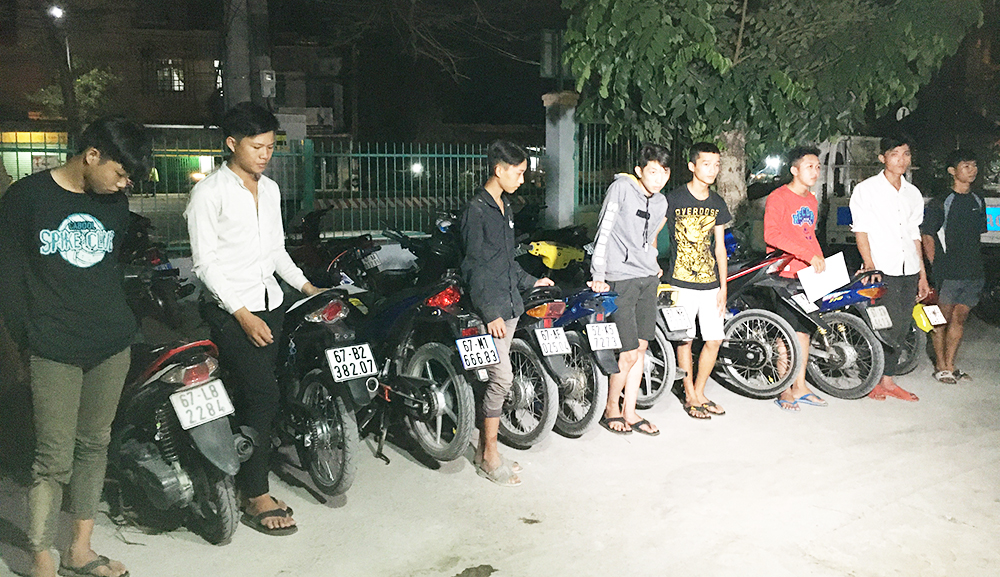 Tạm giữ 9 xe môtô vi phạm trật tự an toàn giao thông Tạm giữ 9 xe môtô vi phạm trật tự an toàn giao thông