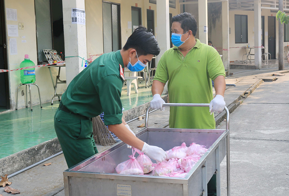 “Cuộc chiến” 336 giờ - Kỳ 2: Những bước chân tất bật