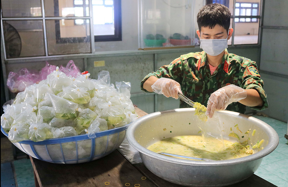 “Cuộc chiến” 336 giờ - Kỳ 2: Những bước chân tất bật