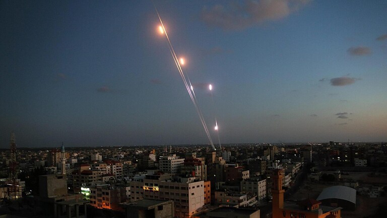 Israel không kích Gaza