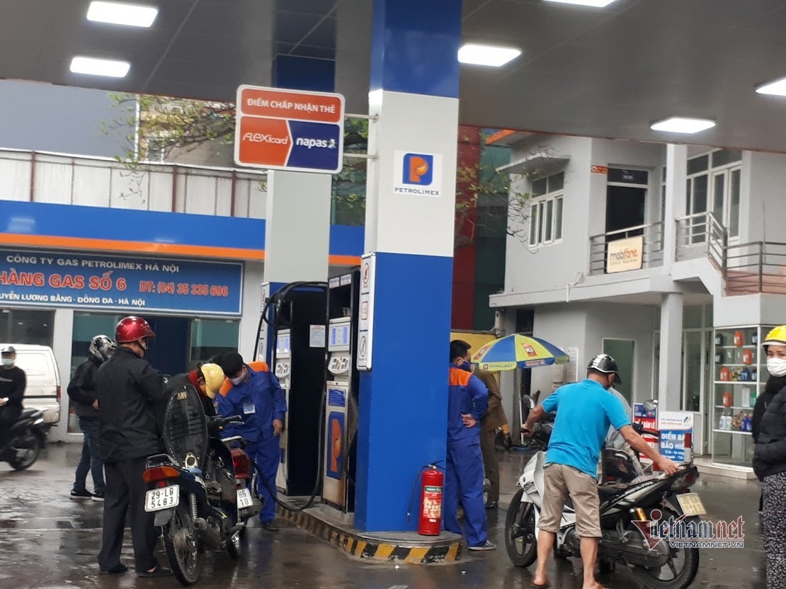 Giá xăng dầu có thể còn hơn 10 ngàn/lít, chờ mức thấp nhất 10 năm