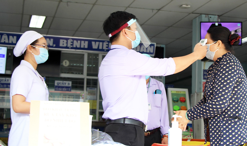 Bệnh viện Sản-Nhi An Giang phát dụng cụ bảo hộ phòng, chống dịch bệnh Covid-19 Bệnh viện Sản-Nhi An Giang phát dụng cụ bảo hộ phòng, chống dịch bệnh Covid-19