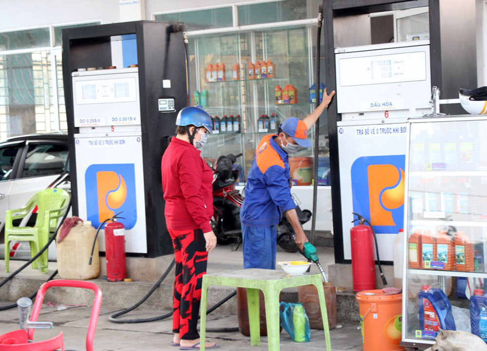 An Giang: Người dân mua xăng, dầu dự trữ, bởi tin đồn thất thiệt