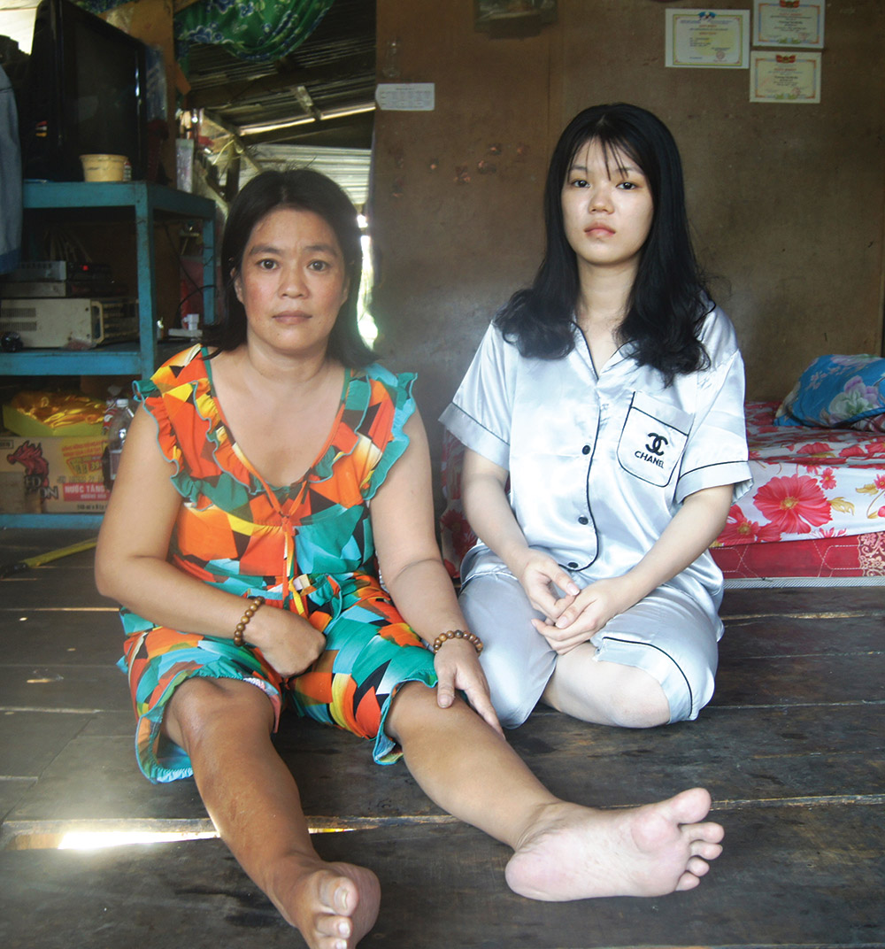 Cảnh sống khó khăn của 3 mẹ con