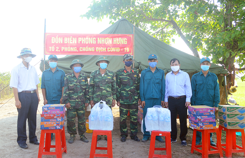 Thăm, kiểm tra các chốt phòng, chống dịch Covid-19 trên biên giới huyện Tịnh Biên Thăm, kiểm tra các chốt phòng, chống dịch Covid-19 trên biên giới huyện Tịnh Biên