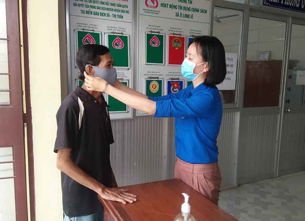 Thanh niên Châu Phú tham gia phòng, chống dịch bệnh Covid-19