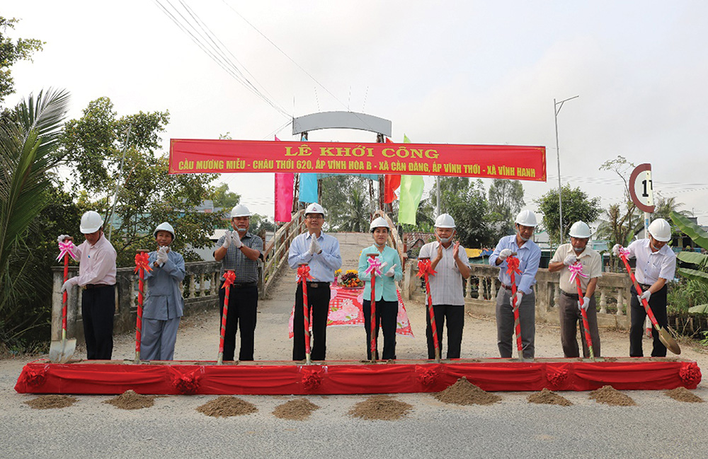 Phong trào thi đua ở xã anh hùng