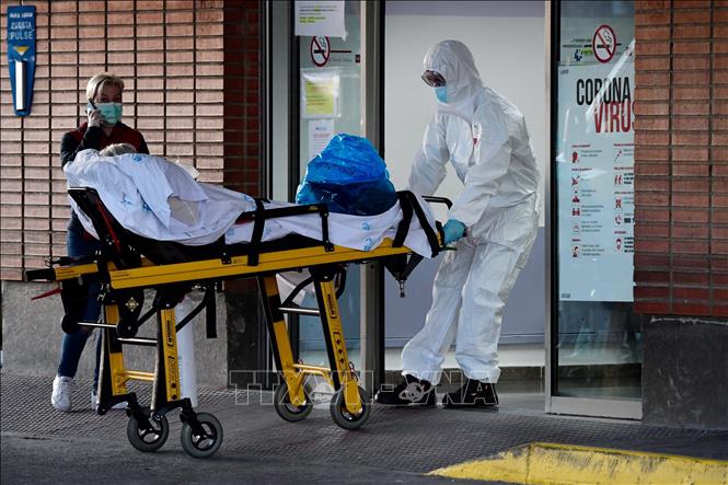 Tốc độ lây lan của dịch COVID-19 có dấu hiệu chậm lại tại Tây Ban Nha và Italy