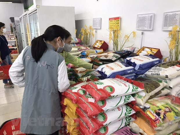 Bố trí các điểm bán hàng lưu động đảm bảo cung ứng nhu yếu phẩm