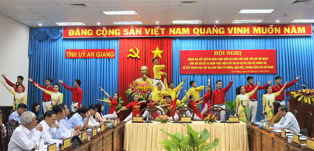 Đẩy mạnh học tập và làm theo Bác chuyên đề năm 2020 Đẩy mạnh học tập và làm theo Bác chuyên đề năm 2020