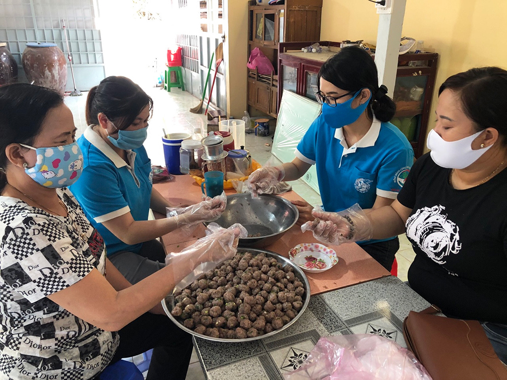 Phụ nữ Thoại Sơn thành lập nhiều tổ hậu cần phục vụ thức ăn ở khu cách ly Phụ nữ Thoại Sơn thành lập nhiều tổ hậu cần phục vụ thức ăn ở khu cách ly