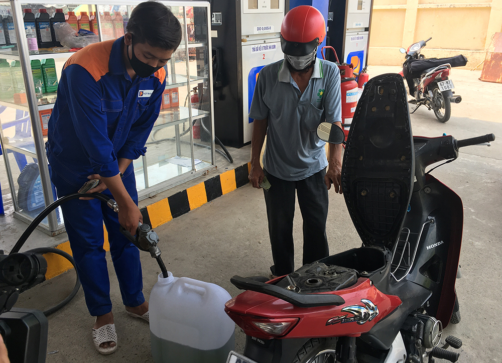 Phú Tân khuyến cáo người dân không mua xăng, dầu dự trữ Phú Tân khuyến cáo người dân không mua xăng, dầu dự trữ