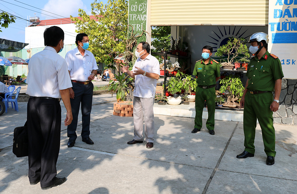 Châu Thành kiểm tra phòng, chống dịch Covid-19 tại các chợ và cửa hàng buôn bán Châu Thành kiểm tra phòng, chống dịch Covid-19 tại các chợ và cửa hàng buôn bán
