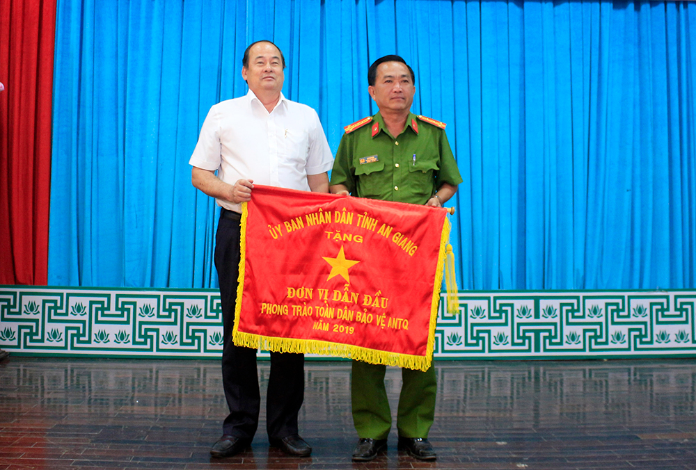 Vận động toàn dân tham gia phòng ngừa, phát hiện, tố giác, đấu tranh với các loại tội phạm Vận động toàn dân tham gia phòng ngừa, phát hiện, tố giác, đấu tranh với các loại tội phạm