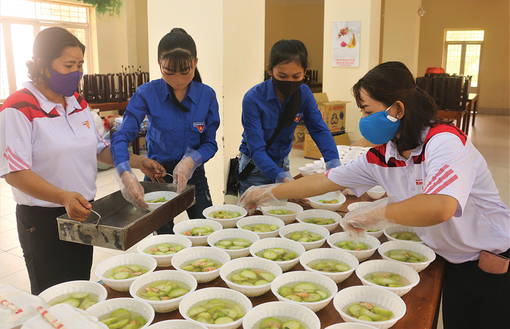 Màu xanh tình nguyện trong “cuộc chiến” phòng, chống dịch bệnh Covid-19 Màu xanh tình nguyện trong “cuộc chiến” phòng, chống dịch bệnh Covid-19