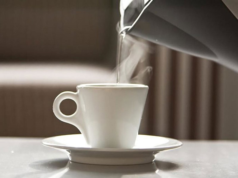 Uống nước ấm sẽ đốt cháy nhiều calo hơn