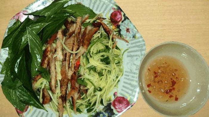 Khám phá món gỏi sầu đâu 'đắng lè lưỡi' đặc sản miền Tây