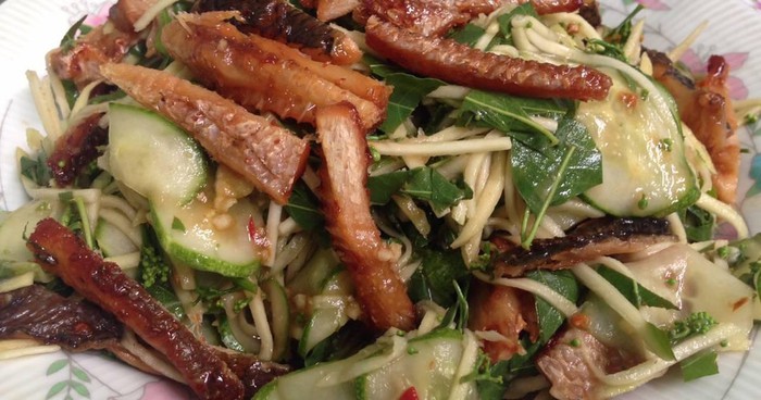Khám phá món gỏi sầu đâu 'đắng lè lưỡi' đặc sản miền Tây