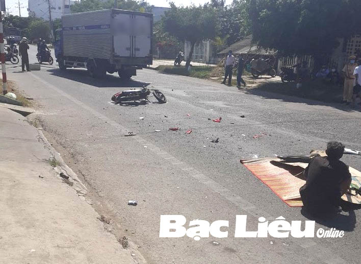 Bạc Liêu: Va chạm với xe tải, nam thanh niên tử vong tại chỗ