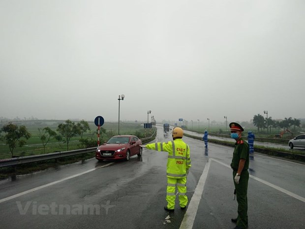 Xử lý nghiêm vi phạm giao thông, chống người thi hành công vụ