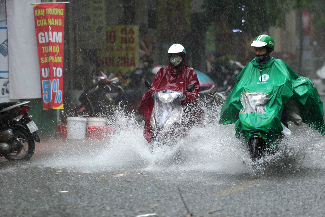 Thời tiết ngày 6-4: Nhiều khu vực trong cả nước có dông, đề phòng lốc, sét, mưa đá và gió giật mạnh