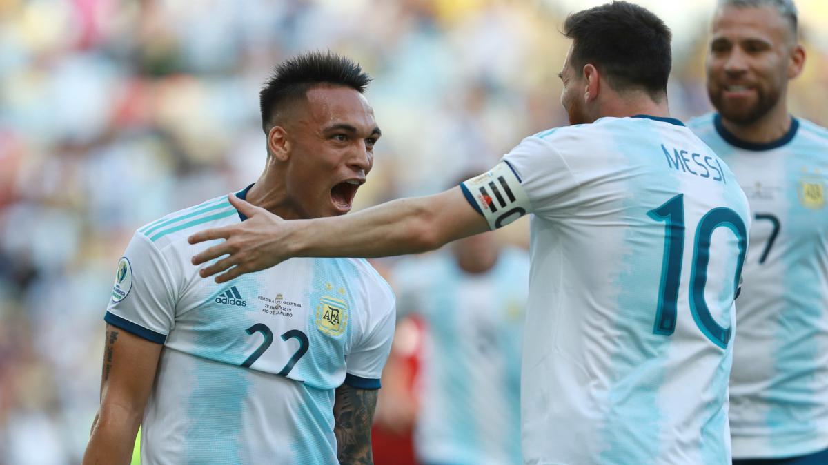 MU trả Jadon Sancho 400.000 bảng/tuần, Martinez chờ Barca
