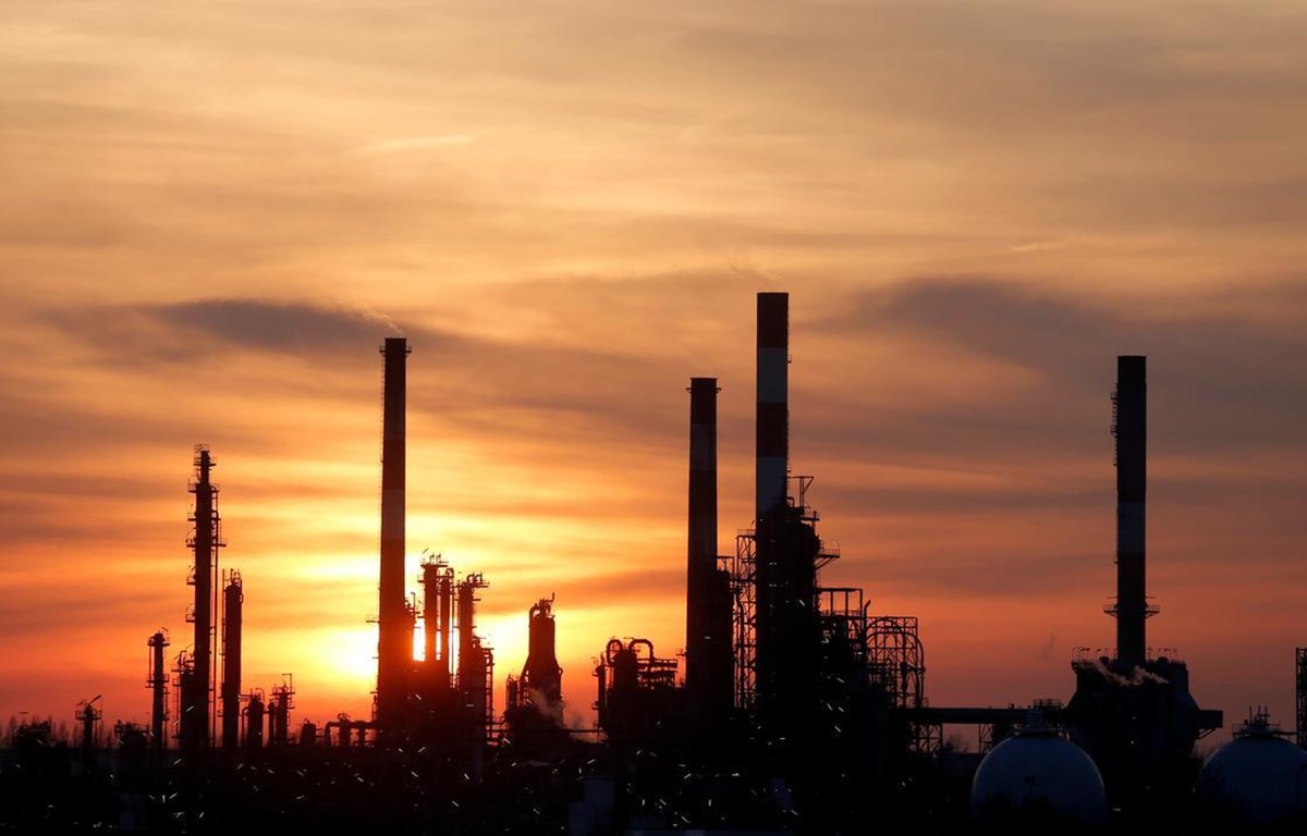 OPEC hoãn họp cắt giảm sản lượng, giá dầu châu Á giảm phiên sáng 6-4