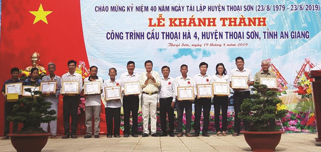 Xã hội hóa cầu nông thôn ở Thoại Sơn