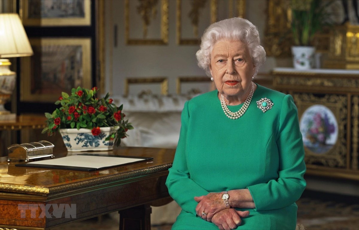 Nữ hoàng Anh Elizabeth II hiệu triệu người dân đối phó COVID-19