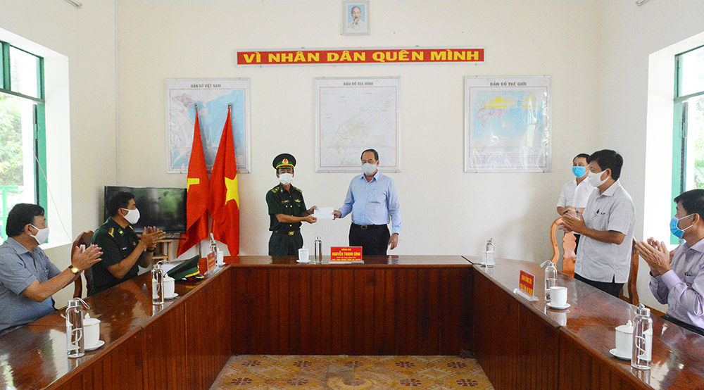Chủ tịch UBND tỉnh An Giang Nguyễn Thanh Bình thăm, kiểm tra công tác phòng, chống dịch bệnh Covid-19 trên tuyến biên giới