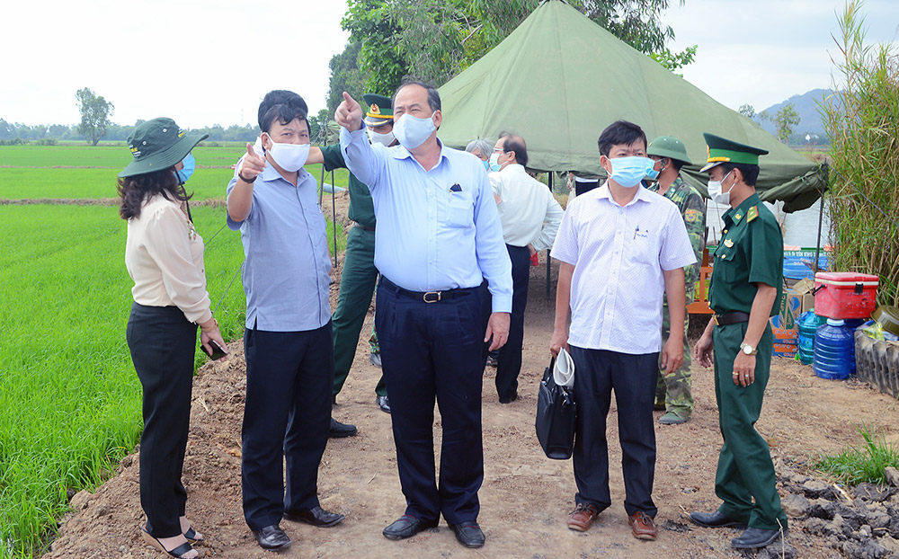 Chủ tịch UBND tỉnh An Giang Nguyễn Thanh Bình thăm, kiểm tra công tác phòng, chống dịch bệnh Covid-19 trên tuyến biên giới