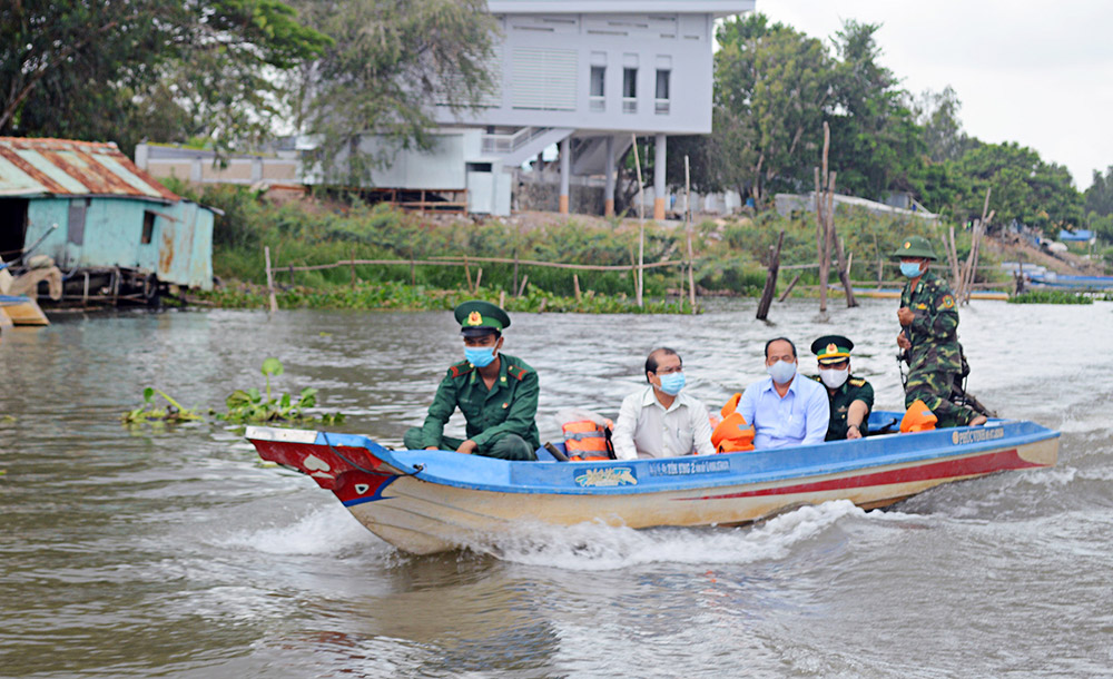 Chủ tịch UBND tỉnh An Giang Nguyễn Thanh Bình thăm, kiểm tra công tác phòng, chống dịch bệnh Covid-19 trên tuyến biên giới