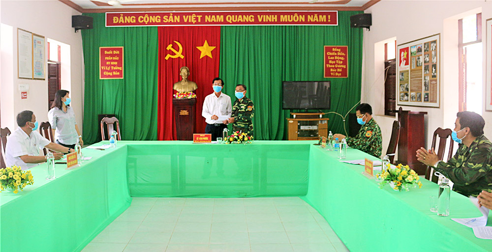 Phó Chủ tịch UBND tỉnh An Giang Lê Văn Phước thăm Đồn Biên phòng Vĩnh Nguơn