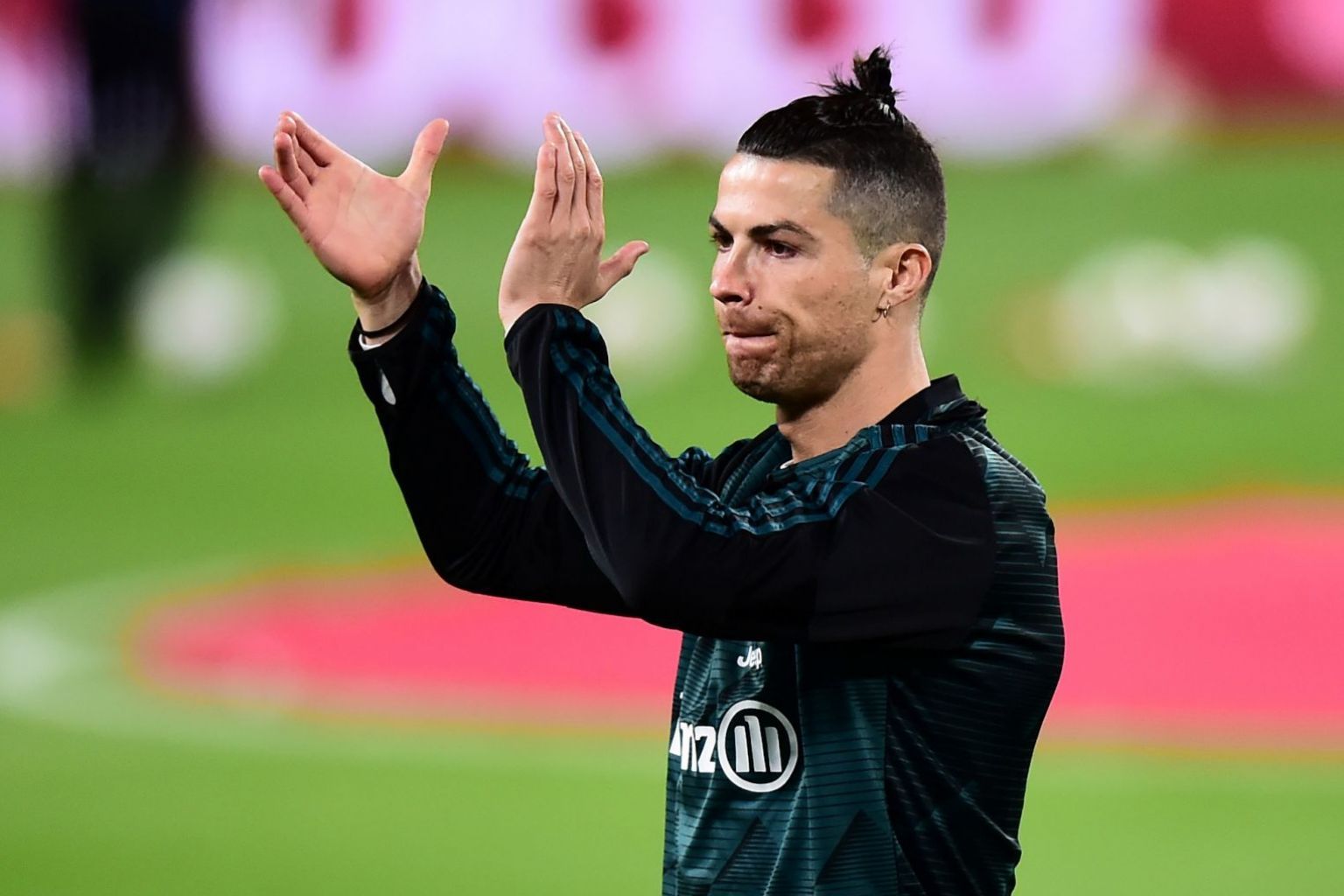 MU chiêu mộ Kumbulla, Real mua lại Ronaldo