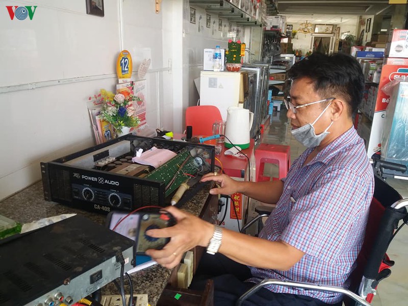 Nghị lực vươn lên của một người khuyết tật ở Tiền Giang