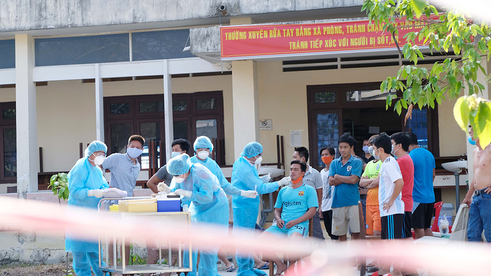 Trốn cách ly, khai báo y tế không đầy đủ, đưa tin sai sự thật về dịch bệnh Covid-19 có thể bị xử lý hình sự Trốn cách ly, khai báo y tế không đầy đủ, đưa tin sai sự thật về dịch bệnh Covid-19 có thể bị xử lý hình sự
