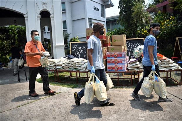 Thái Lan có thêm hơn 100 ca nhiễm, Indonesia áp đặt hạn chế quy mô lớn