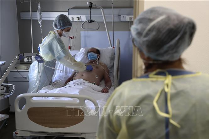 Số ca tử vong do COVID-19 ở Pháp đã vượt 12.000 người