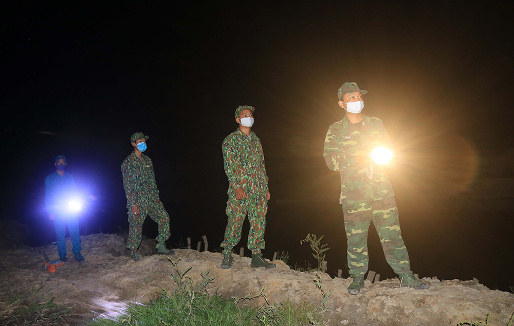 Biên giới ngày và đêm