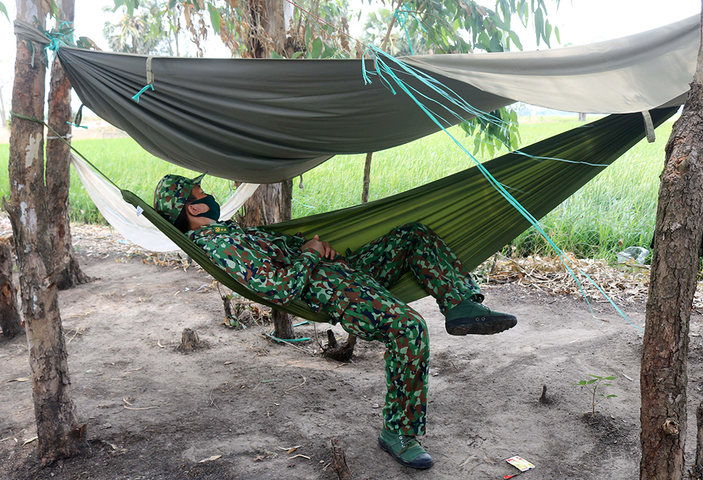Biên giới ngày và đêm