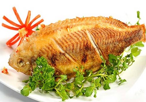Cách hấp cá không tanh, chiên cá không nát