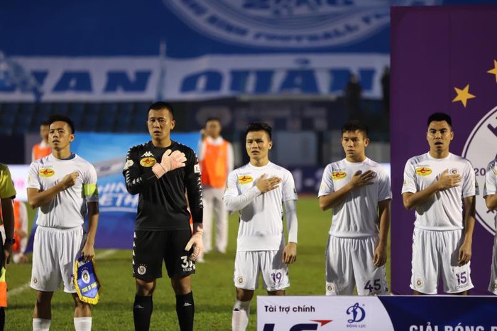 Bóng đá Việt Nam hưởng lợi thế nào nếu V-League sớm trở lại?